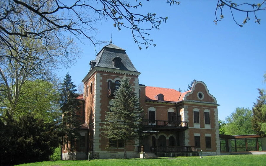 A tökösi kastély (Dvorac Tikveš), Tito egykori vadászkastélya Tököspusztán