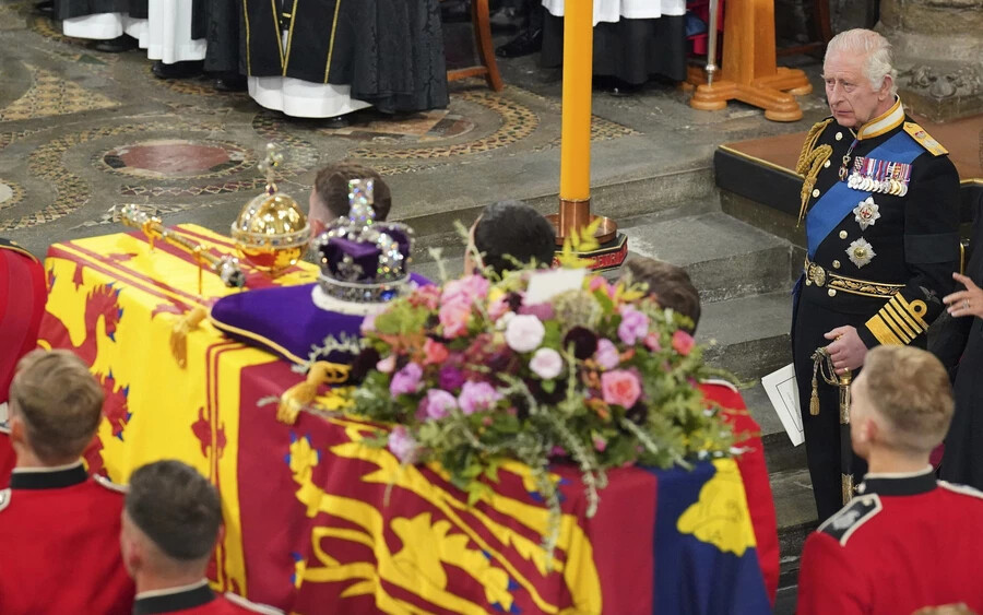 Helyszíni felvételek II. Erzsébet királynő temetési szertartásáról