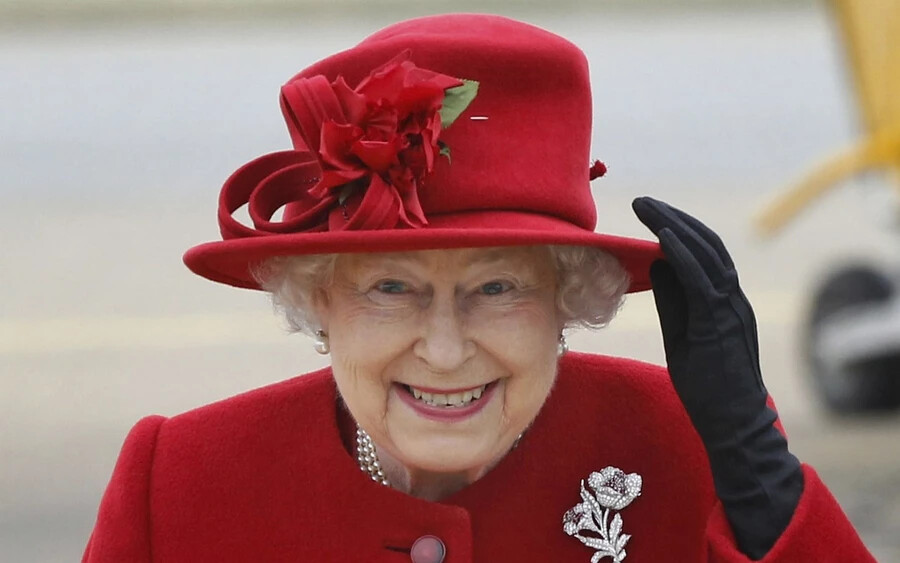 Könnyes búcsú a királynőtől – így emlékeztek II. Erzsébetre (FOTÓK)