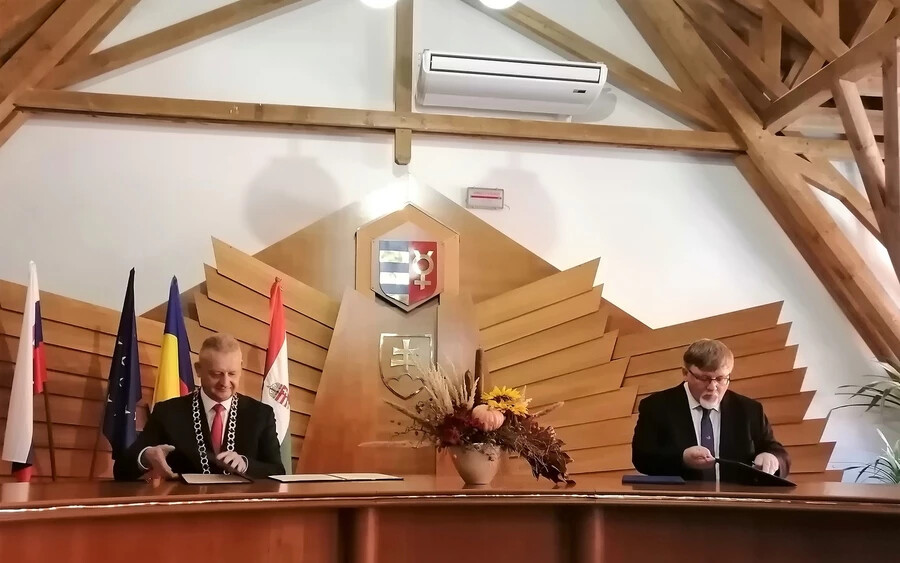 Aláírták Dunaszerdahely és Győr testvérvárosi megállapodását