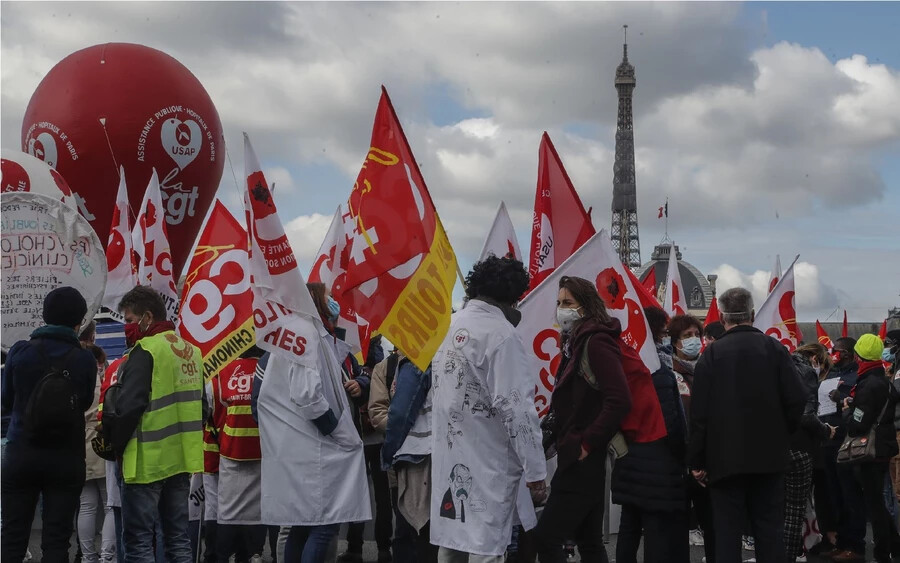 Franciaországban jobb munkakörülményeket és magasabb fizetést szeretnének. FOTO TASR/AP