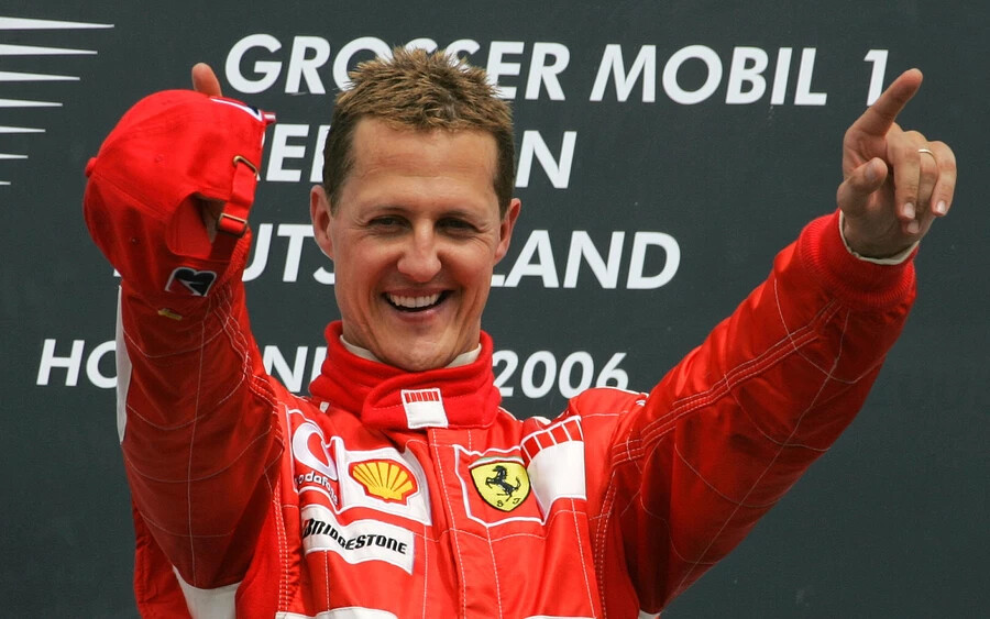 A baleset óta egyetlen fénykép sem készült Schumacherről. A családjáról viszont tudni lehet, hogy mindent megtesznek azért, hogy életük visszatérhessen a régi kerékvágásba. →