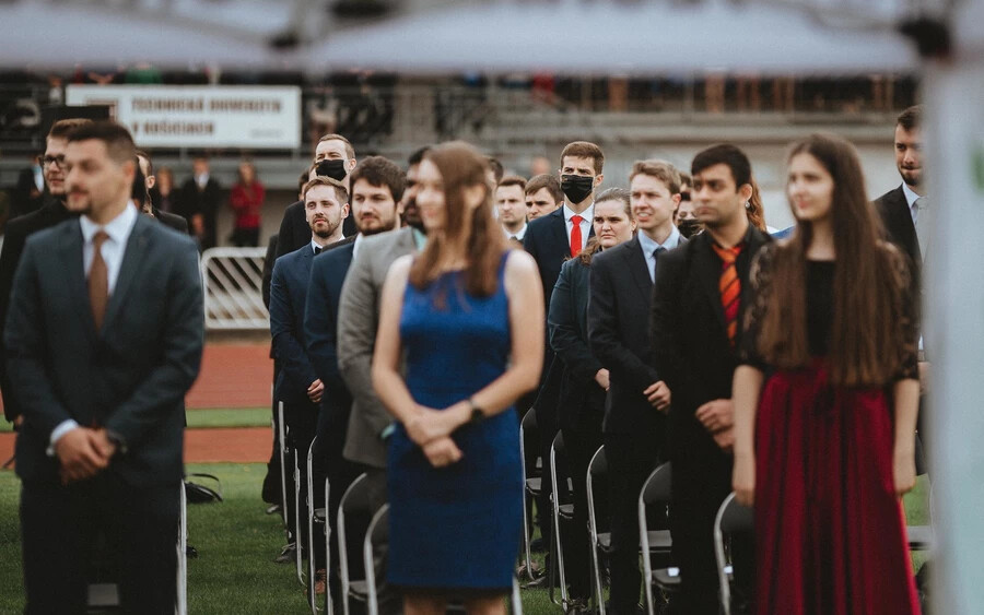 Az ünnepélyes ceremóniát az egyetem Watson utcsai Slávia Stadionjában tartották meg