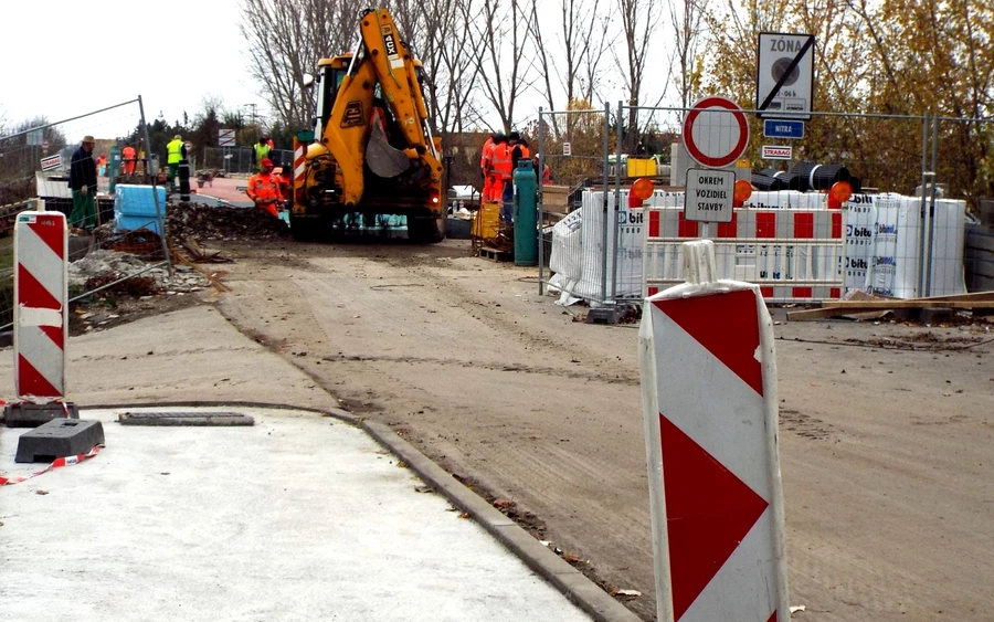 Csak munkagépekkel közlekednek most a hídon