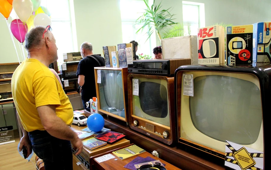 Régi televíziók, rádiók, lemezjátszók láthatók a kiállításon