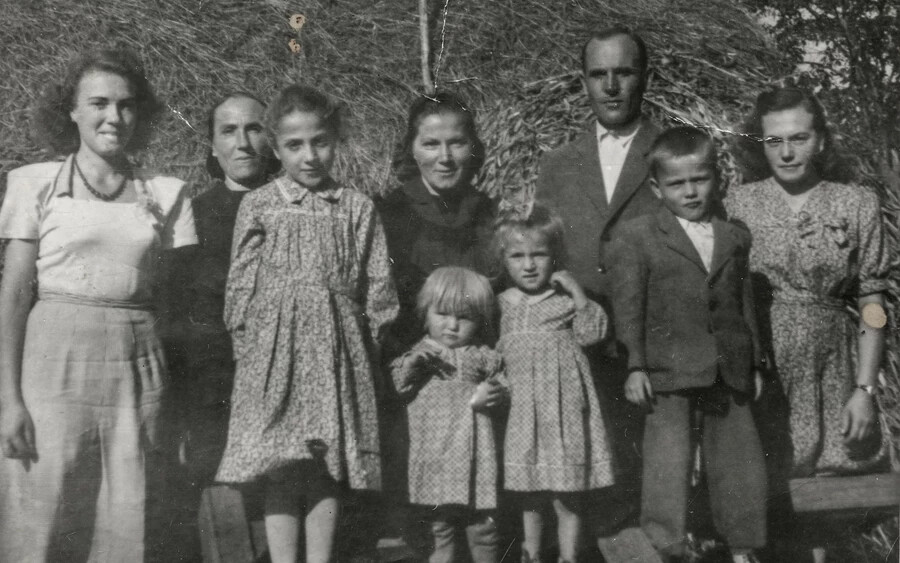 A nagyölvedi Klenko család három generációja 1948-ban.