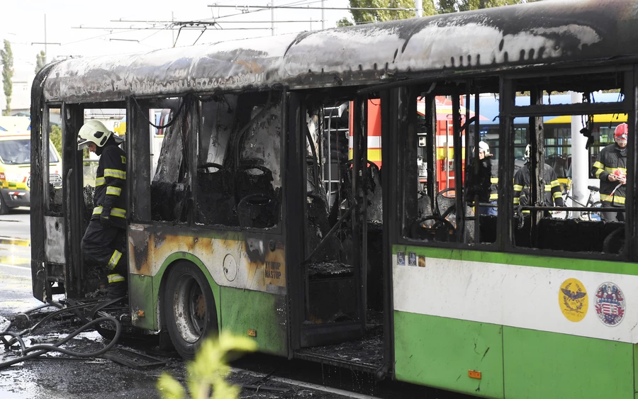 Porrá égett egy városi busz Kassán