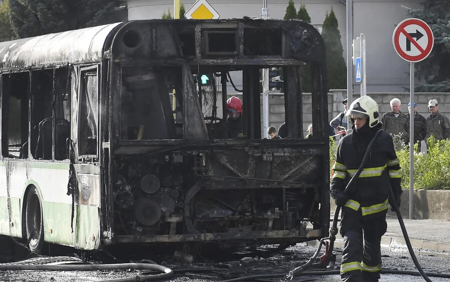 Porrá égett egy városi busz Kassán