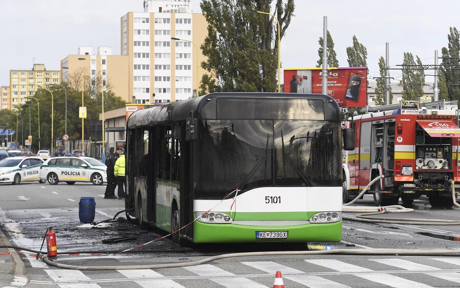 Porrá égett egy városi busz Kassán