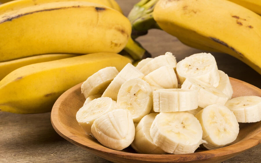 Banán: A banán rengeteg káliumot tartalmaz, ami segíthet a vérnyomáson, általa pedig a migrén ellen is.