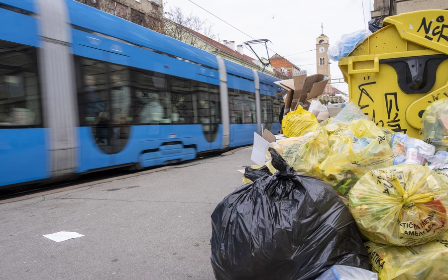  A legtöbb hulladék a nádasfői (Rohožník) cementgyárba kerül. Az égetésre szánt hulladékot a Trencséni járásban található Felsőszernye (Horné Srnie) községbe is szállítják.