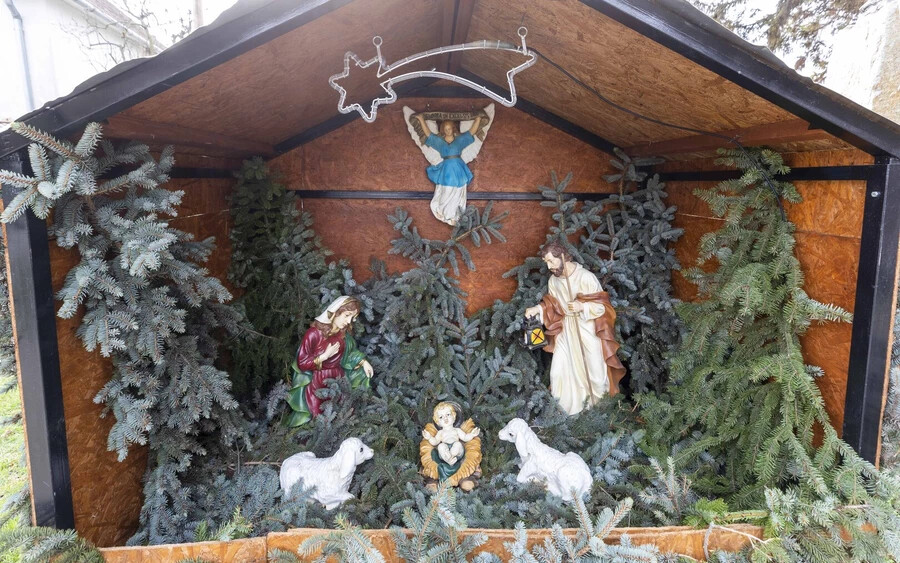 KÉPGALÉRIA: Így pompáznak a karácsonyi betlehemek Csallóköz városaiban és falvaiban