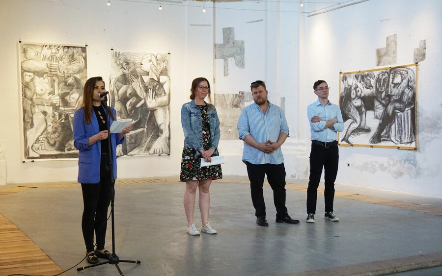 Balról: Balla Rita, a galéria művészeti menedzsere, Képiró Ágnes, Drabik Tamás és Kecső Endre (a szerző felvétele)