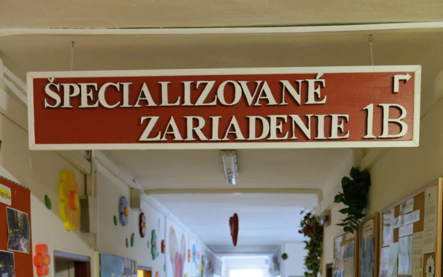 A szociális intézmények kétségbeejtő helyzetben vannak. Hosszú távú problémákkal küzdenek, elsősorban a munkaerőhiánnyal, a nővérek, ápolók és mentők távozásával. Azt kérik a kormánytól, hogy emeljék meg a béreiket. A munkaügyi miniszter azonban egyelőre csak a nővérek bérét emelné. 