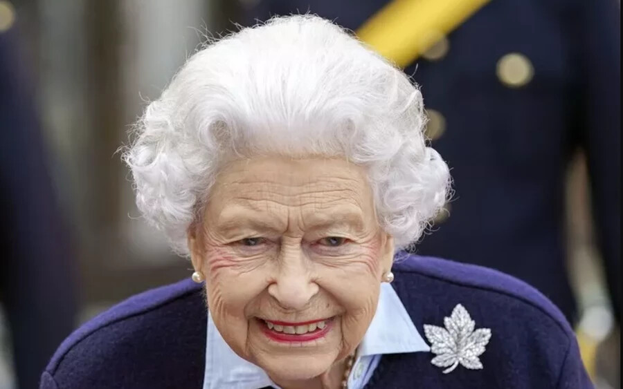 Csaknem három hónap telt el Erzsébet királynő halála óta. A hivatalos bejelentés szerint Erzsébet királynő idős kora miatt hunyt el. 