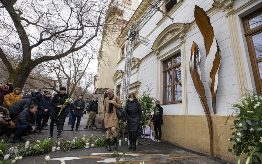 Felavatták a Ján Kuciaknak és Martina Kušnírovának állított emlékművet