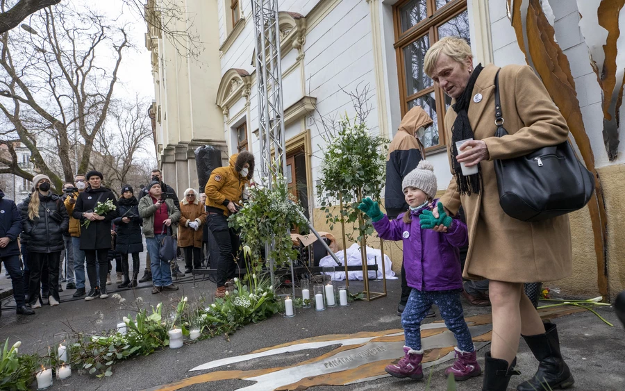 Felavatták a Ján Kuciaknak és Martina Kušnírovának állított emlékművet