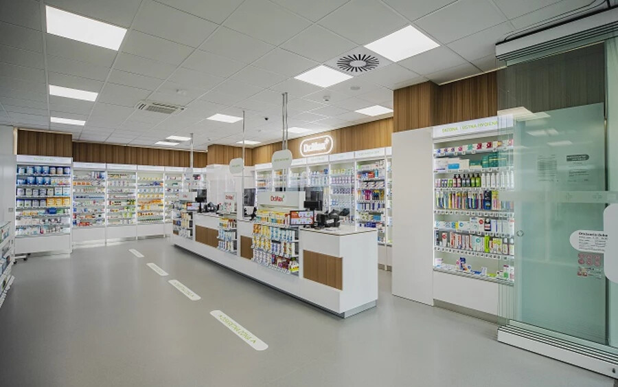 A gyógyszertár kialakítása a kórházi környezethez igazodik