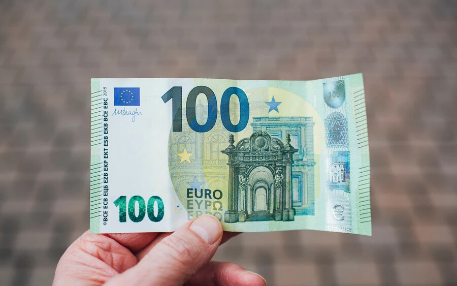 Május óta a szlovákiai polgárok egyszeri, 100 eurós inflációs támogatásra jogosultak.