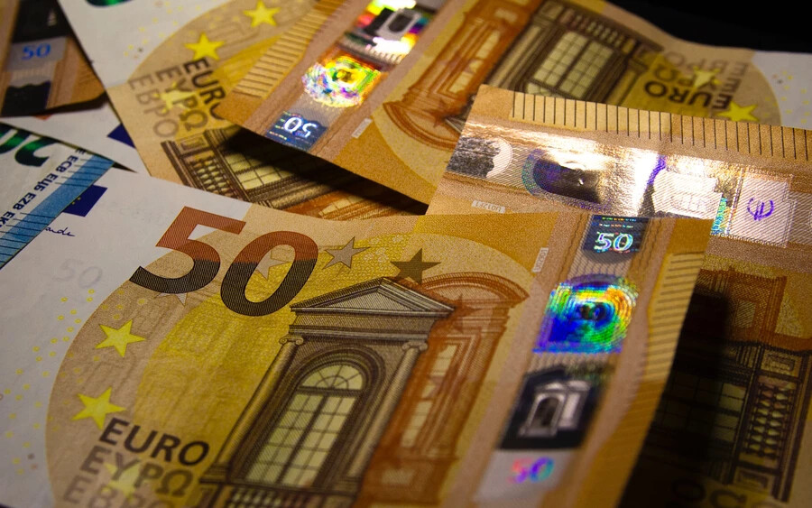 Függetlenül attól, hogy mennyit keres, jövőre akár 137,50 eurót plusz pénzt is zsebre tehet.
