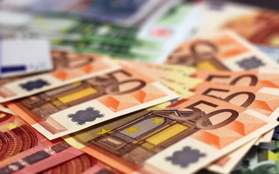 Sok szlovákiai hagyja pénzének egy részét a kaszinókban vagy fogadóirodákban. Amellett, hogy függővé válhatnak, a bankokkal is problémáik adódhatnak, amikor jelzáloghitelt igényelnek. 