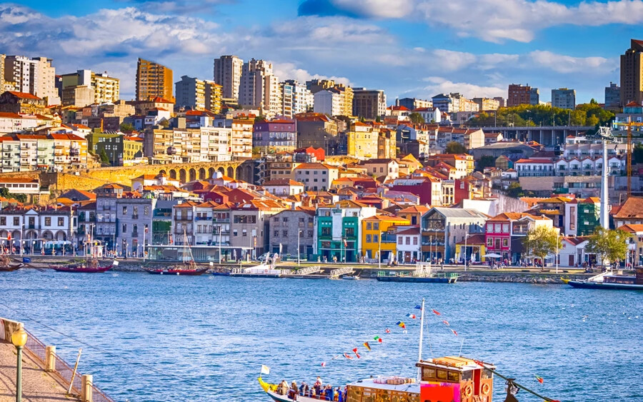 Portugália: Az átlagkereset 1000 euró, szóval gazdagok itt nem leszünk, de hiányban sem fogunk szenvedni. Portugália kellemes tengerparti ország, ahol az életminőség is decens szinten mozog. Ha Bulgária valamiért nem tetszik, akkor itt a B-terv.