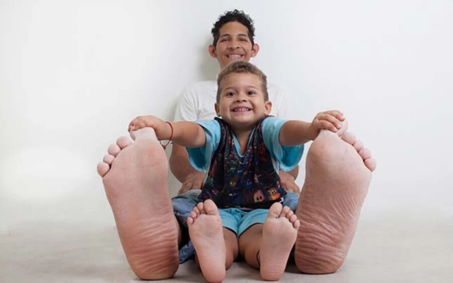 Az állati különlegességeken túl számos új emberi rekord is született. A 20 éves Jeison Orlando Rodriguez Hernandez jelenleg a világ legnagyobb lábon élő embere: a venezuelai fiú jobb lába 40,1 centiméter, a bal 39,6 centiméter hosszú.