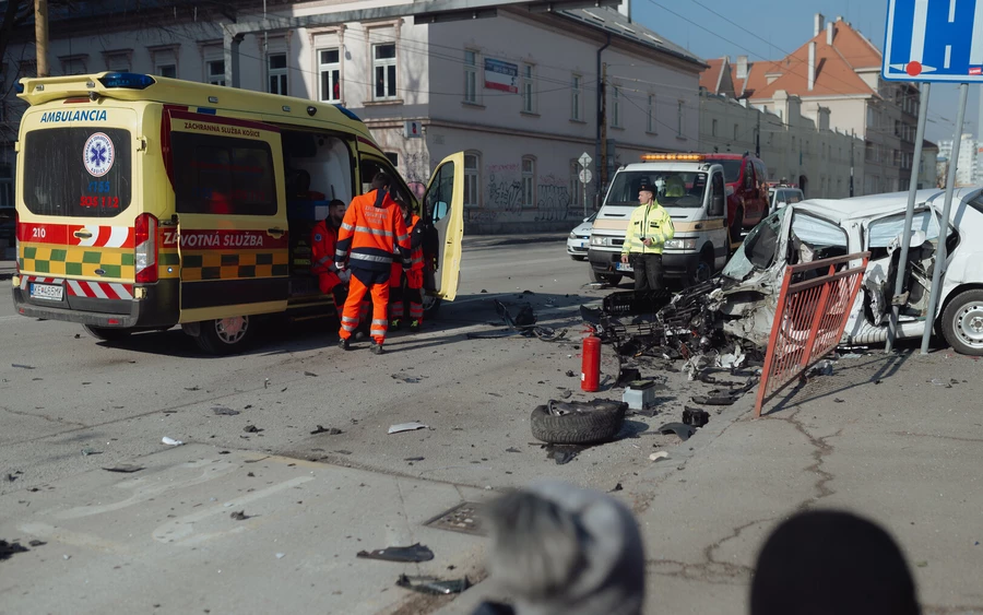 Óriási baleset Kassán: három autó ütközött, legalább ketten meghaltak (FOTÓK+VIDEÓ)