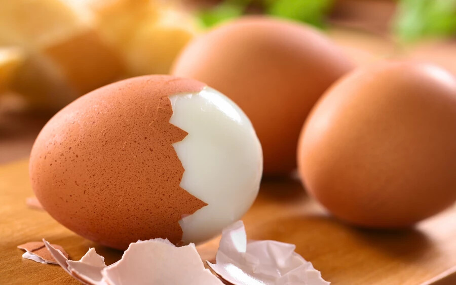 A főtt tojást az elkészítésétől számított 2 órán belül rakjuk hűtőbe, és a következő 7 napban fogyasszuk el!