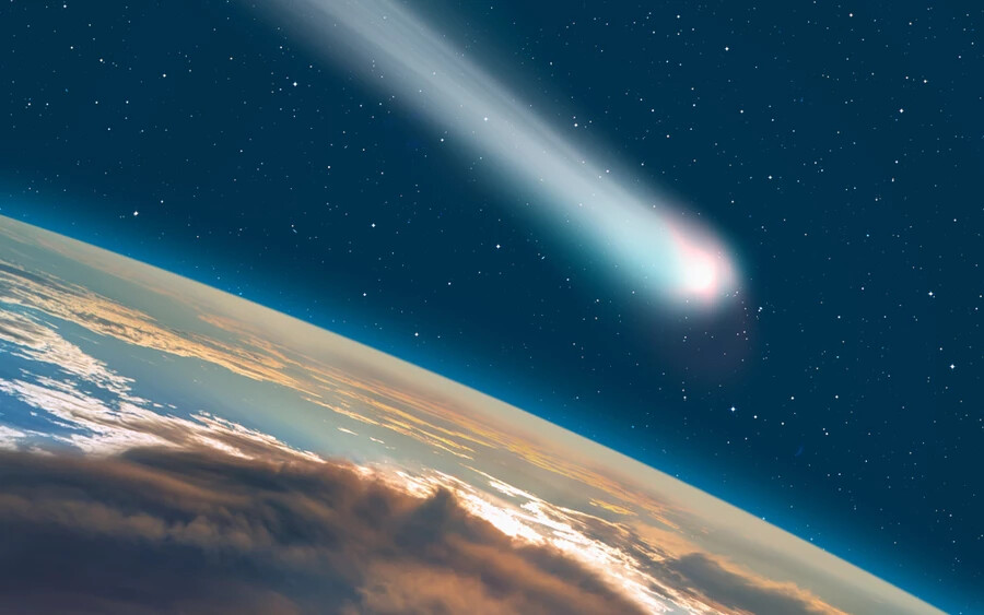 Az üstökös viszonylag magasan a horizont felett van, így kis távcsövekkel is megfigyelhető lesz. Lakott helyektől távolabb, szabad szemmel is látható.