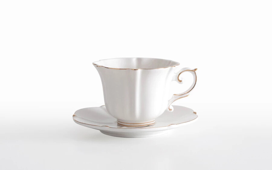 A porcelánedények hajlamosak a foltosodásra, főleg ha gyakran töltünk beléjük kávét vagy teát. Töröld át őket körömlakklemosóval, majd a megszokott módon mosogasd el őket, és búcsút inthetsz a foltoknak.