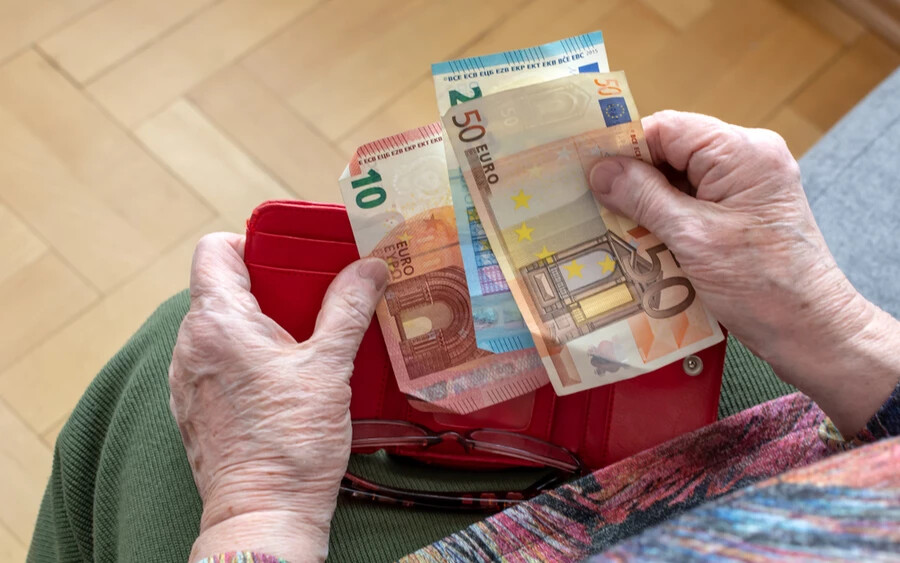 A parlament által a múlt héten jóváhagyott és az év közepén életbe lépő előrehozott rendkívüli nyugdíjindexálás többletköltsége 2023-ban mintegy 420 millió eurót tesz ki.