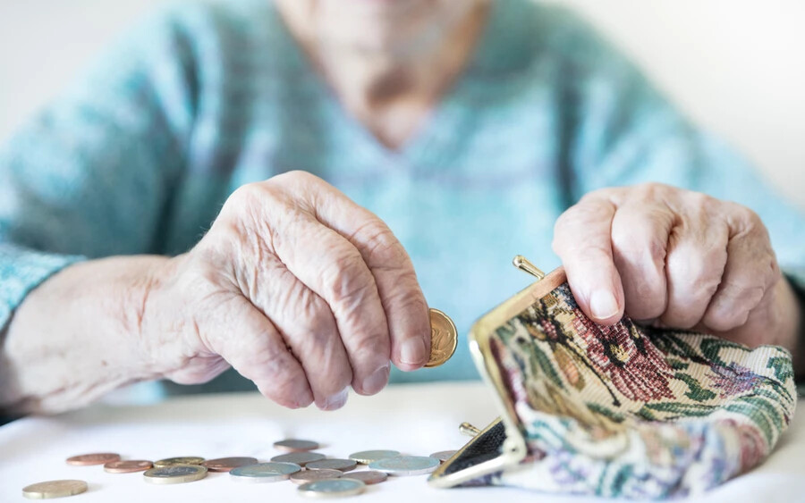 Ezek a változások nemcsak a rokkantság elismerését, hanem a rokkantsági nyugdíjra való jogosultságot és annak összegét is érinti. Azoknak az időseknek, akik bizonyos feltételek mellett már kapnak rokkantsági nyugdíjat, megemelkedhet a nyugdíjuk.
