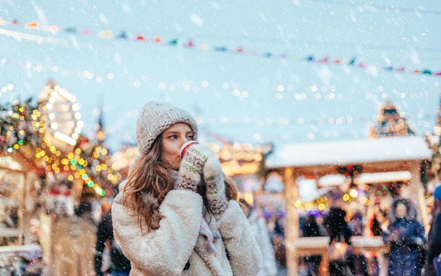 Az imeteo.sk szerint a nappali hőmérsékletek a következő napokban emelkedni fognak, a karácsonyi ünnepek alatt pedig elérik a legmagasabb értékeket, amelyek az utóbbi évek rekordjai közé tartoznak majd. 