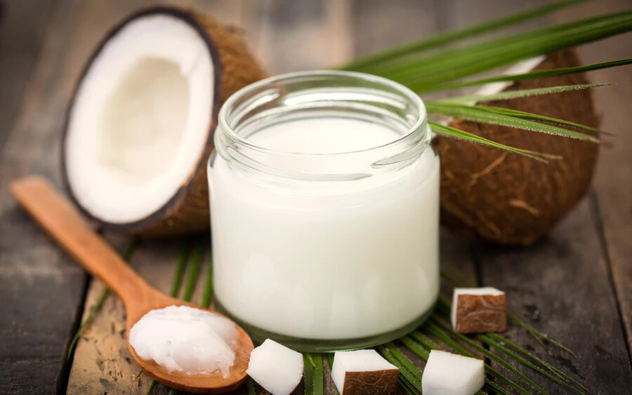 Sok táplálkozási szakértő azt mondja, hogy a kókuszolaj nem egészséges étel, mert tele van telített zsírokkal. „A telített zsírok nagymértékű fogyasztása káros az egészségre“ – magyarázza Jessica Levinson amerikai táplálkozási szakértő. Az avokádó- vagy olívaolaj sokkal jobb választás.