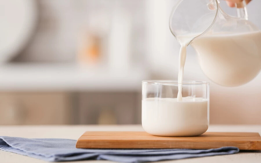Az A-vitaminban gazdag tej erősíti a kötőhártyát és a fényérzékenység elleni küzdelemben is segít.