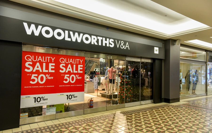 A Hospodárske noviny szerint a sikeres Woolworth üzletlánc érkezhet a szlovák piacra. A leggyorsabban növekvő német lánc, amely ruházati cikkekre és lakberendezési kiegészítőkre összpontosít, több üzlet nyitását fontolgatja.