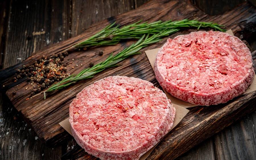 Egy 2013-mas DNS-teszt során kiderült, hogy több élelmiszerben, például hamburgerben és lasagne-ban a marhahúsnak nyilvánított hús jelentős része igazából lóhús.