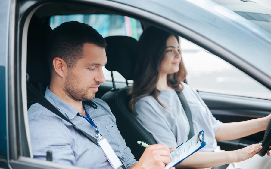 Újdonság, hogy a teszt 27 helyett 40 kérdésből áll , és a felkészülésre teljes 30 perc jut. A maximális pontszám 100 lesz, és a sikeres vizsgához legalább 90 pontot kell elérni.