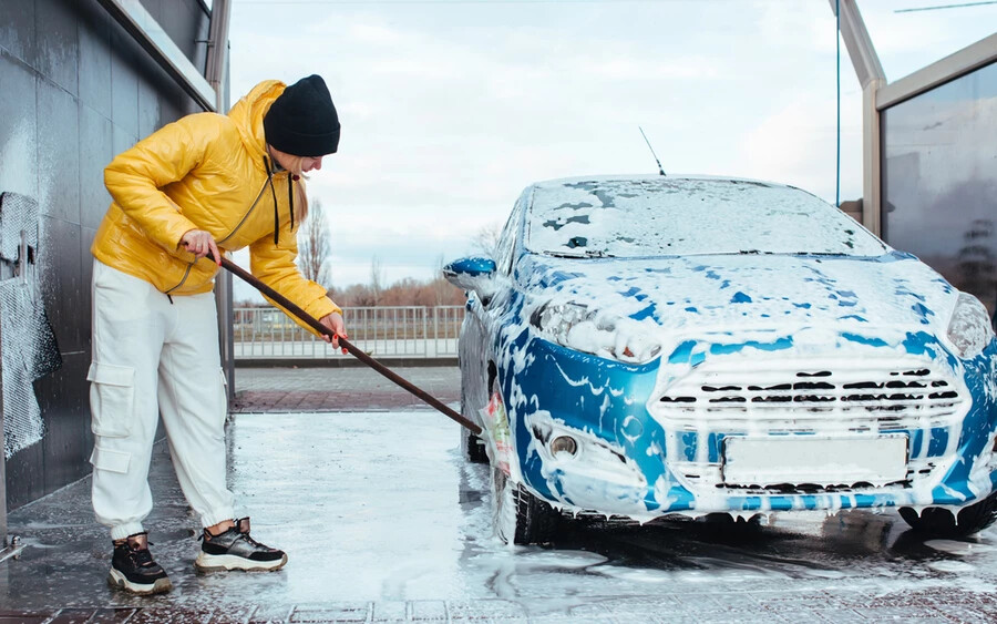 Télen is mossuk meg! Az utakon szétszórt só az autóra kerül, az károsíthatja a fényezést.