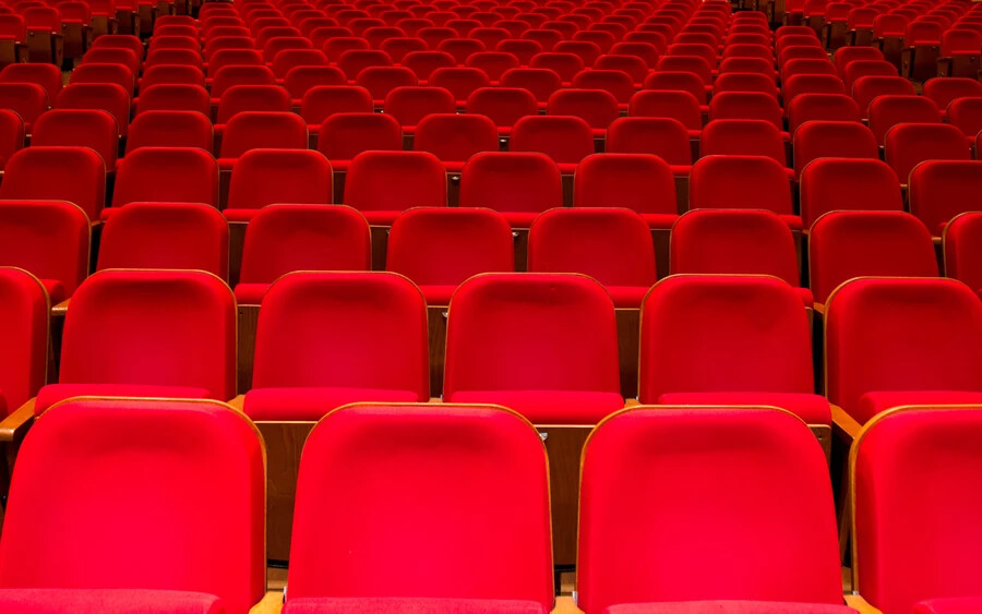 A színházak sem ússzák meg a spórolást: a nézőtereket legfeljebb 20 Celsius-fokon tarthatják.