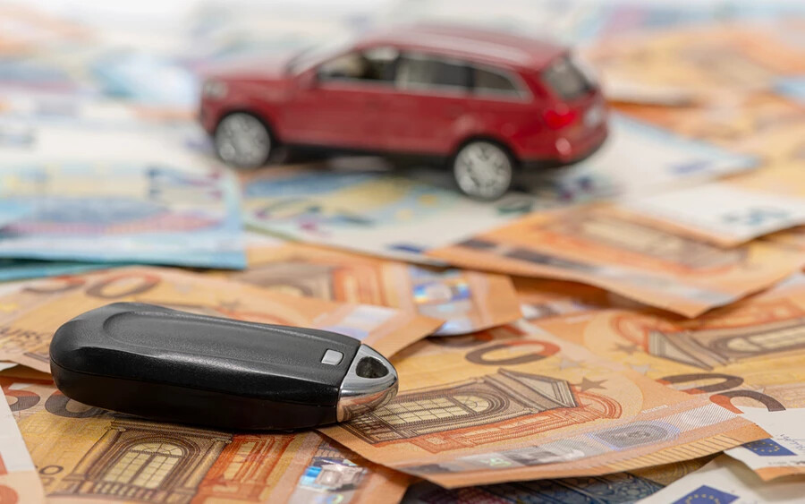 Az autóiskolák árának erőteljes emelkedését a szlovákiai sofőrök különösen az elmúlt 5 évben érezték meg, amikor a költségek több mint kétszeresére emelkedtek. Az elmúlt évben a lakosoknak a tanfolyam a bruttó havi jövedelmük legalább 73%-ába került.