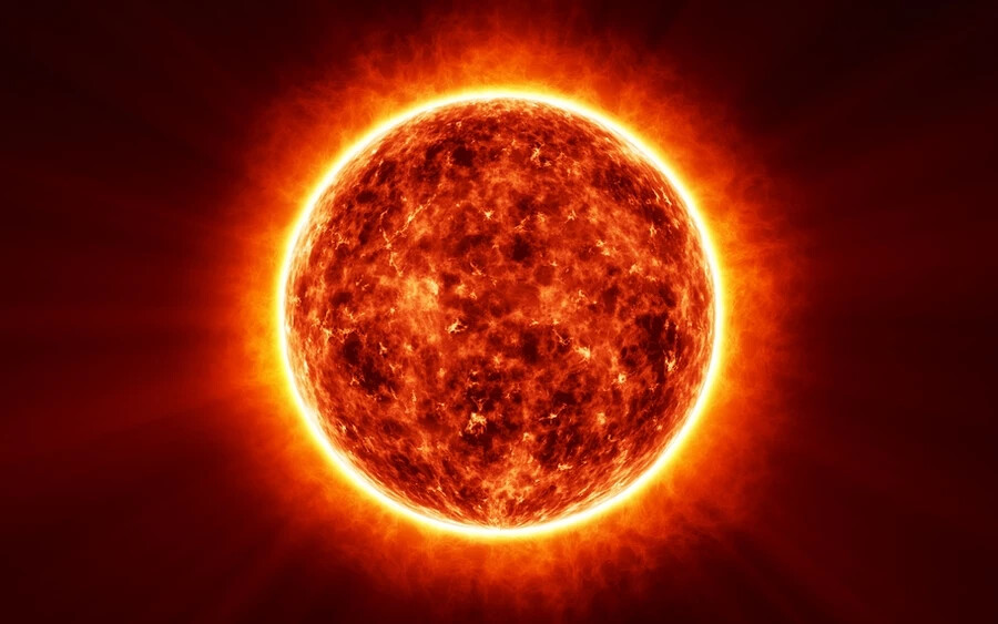 A napfoltok – a Nap sötétebb részei –  több százezer kilométer nagyságúra is megnőhetnek, ezeket  a Földről is meg lehet figyelni – akár távcső nélkül is.
