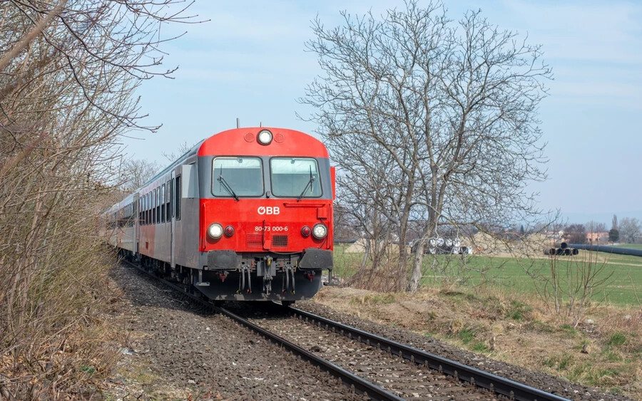 Ha egy utas Szlovákián belül olyan vonatra szeretne felszállni, amely legalább 15 percet késik, vagy egyáltalán nem közlekedik, vagy ha egy korábbi vonat késése miatt elveszett a csatlakozás, több lehetősége is van…
