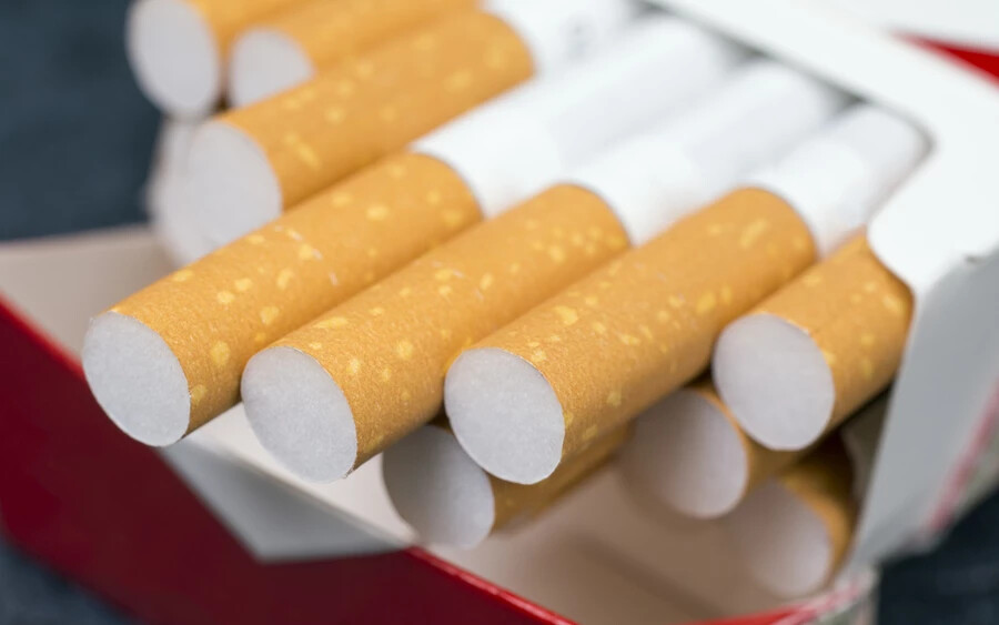 „Egy doboz ára átlagosan 0,30 euróval fog emelkedni” – mondta Roman Hatadám, a GGT, a legnagyobb szlovákiai cigaretta- és dohánytermék-forgalmazó igazgatója. Az emelést követően a csomagonkénti átlagár 4,6 euróra emelkedik.