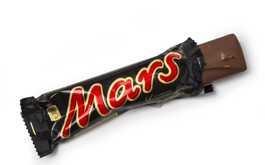 A Mars csokoládét Frank Mars fia, Forrest Mars alkotta meg. Az édességet a Milky Way ízvilága alapján alakította ki. Bár nincs konkrét információ arról, mi alapján nevezte el a csokoládét, valószínű, hogy apja vállalatának sikere inspirálta.