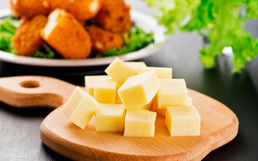 A 250 grammos edami sajt ajánlott fogyasztói ára 2021 őszén 1,85 € volt – ez az ár jelenleg 2,58 €, ami 0,73 €-s áremelkedést jelent.