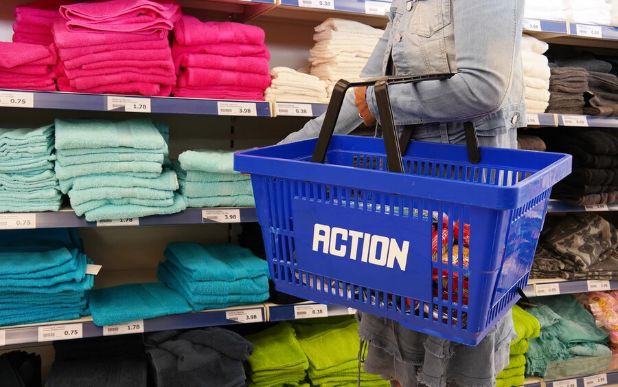 Az Action háztartási cikkek, ruházati cikkek és édességek széles választékát kínálja. Szlovákiában olyanokkal kíván versenyezni, mint a Pepco, a Kik és a Tedi. A vásárlók több mint 1500 terméket találhatnak 1 eurónál olcsóbban, és a termékek túlnyomó többsége 5 eurónál kevesebbe kerül.