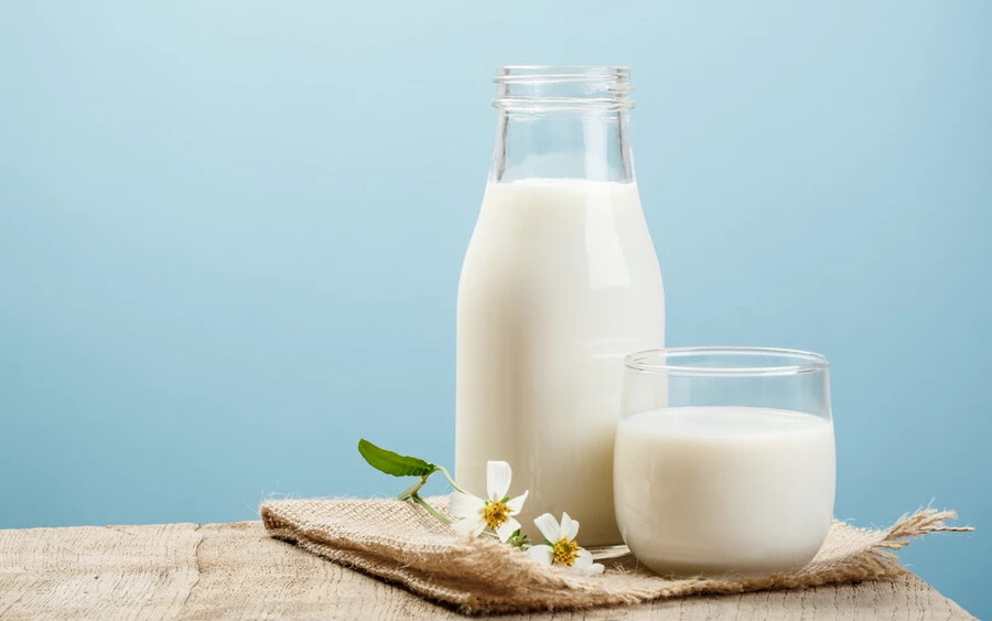 A dán Arla Foods cég képviselői szerint is rohamosan csökkenésnek indulnak a tejtermékek árai néhány hónapon belül. „Nem számítunk további fogyasztói árinflációra a tejiparban” – mondta Ash Amirahmadi, az Arla Foods brit egységének ügyvezető igazgatója a Bloombergnek. Bár ez a kijelentés egyelőre csak az Egyesült Királyságra vonatkozik, de azt jelezheti, hogy fokozatosan olcsóbbá válnak a termékek.