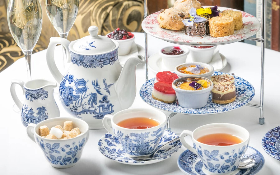 A királynő reggelijéhez hozzátartozott egy csésze Earl Grey tea is, melyet cukor nélkül, tejjel ivott. A kutatások szerint már a napi egy csésze tea is támogatja a szervek egészségét, támogatja a sejtregenerációt, valamint megelőzheti a krónikus betegségek kialakulását. 